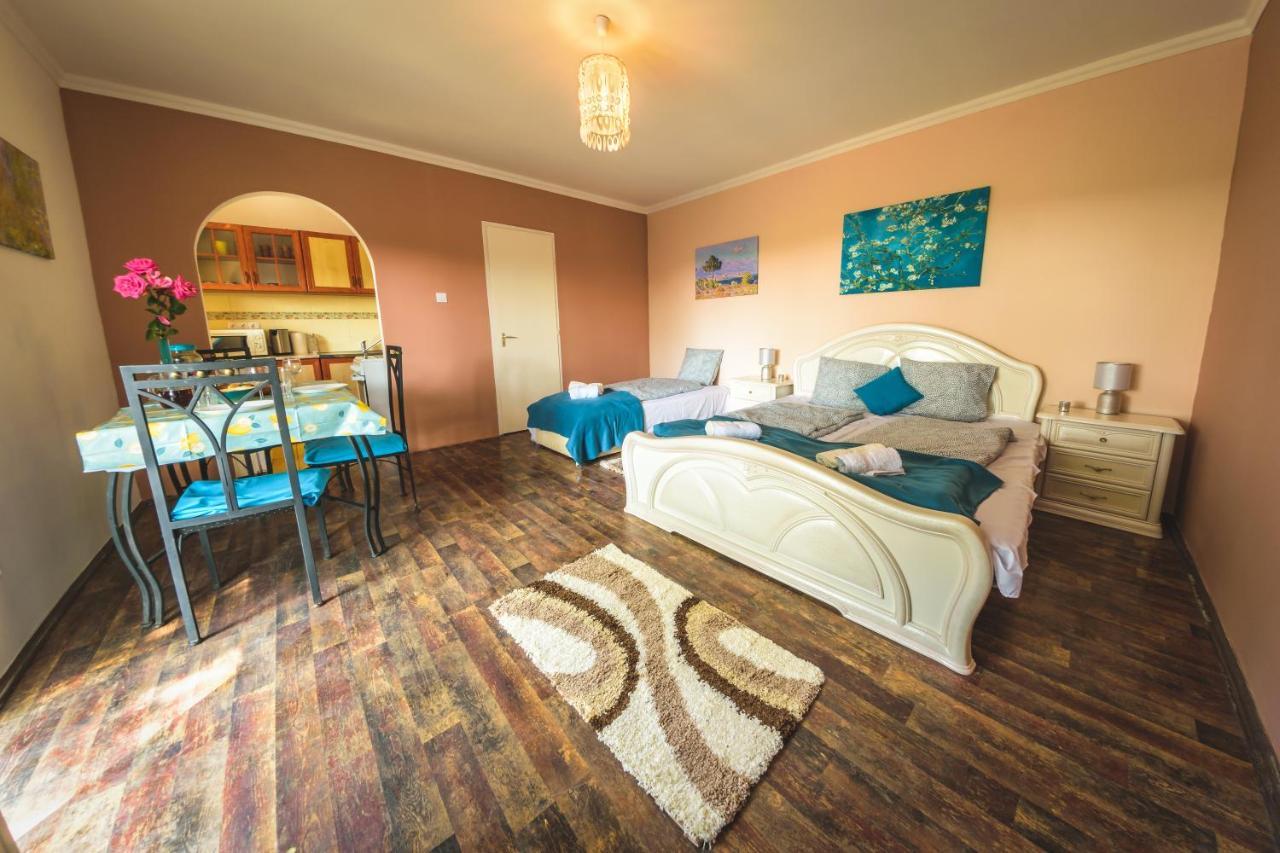 Linett Apartman Хайдусобосло Экстерьер фото