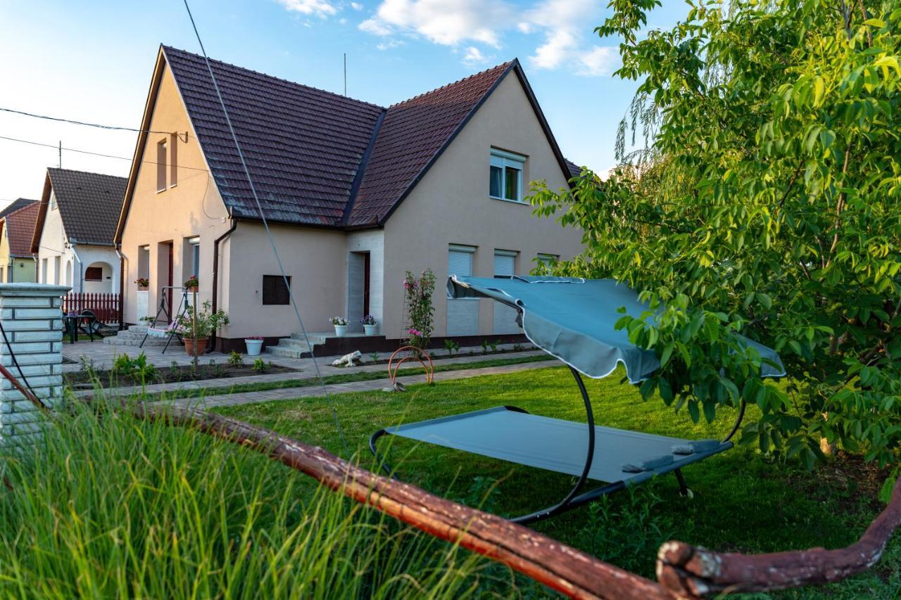 Linett Apartman Хайдусобосло Экстерьер фото