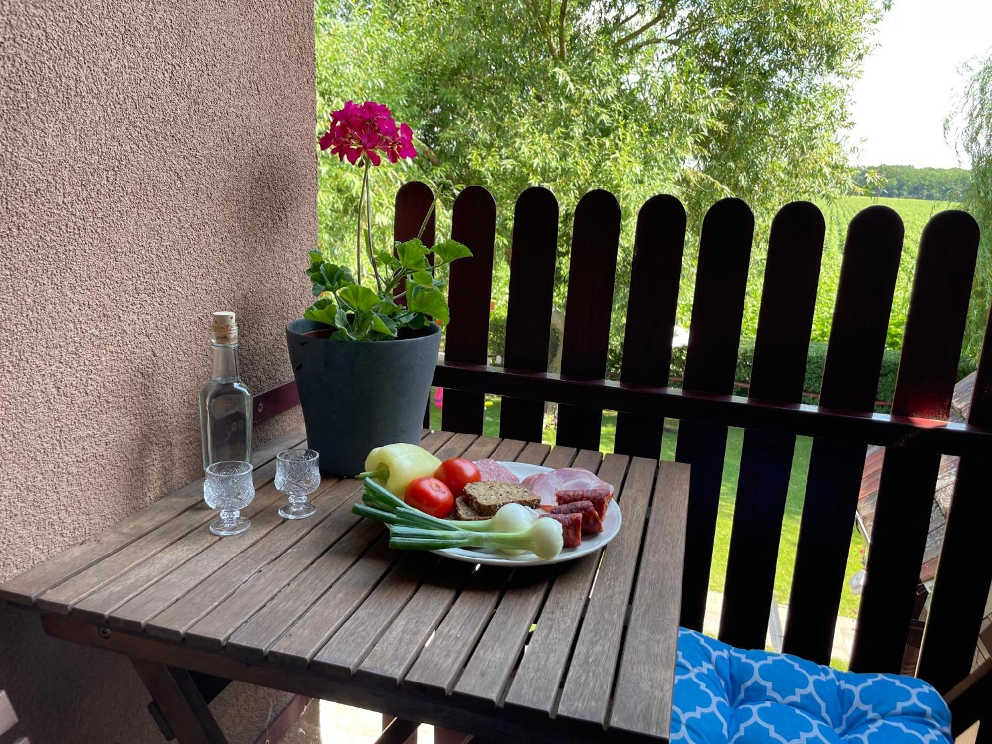 Linett Apartman Хайдусобосло Экстерьер фото